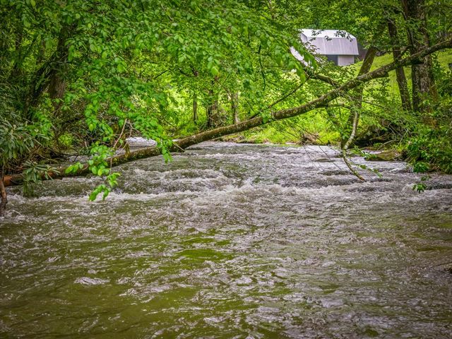 916 Old Cashes Valley Road, Blue Ridge, GA 30513