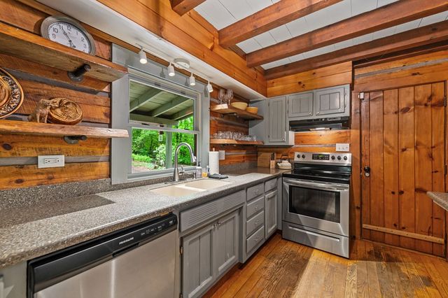 916 Old Cashes Valley Road, Blue Ridge, GA 30513