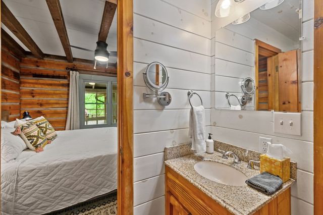 916 Old Cashes Valley Road, Blue Ridge, GA 30513