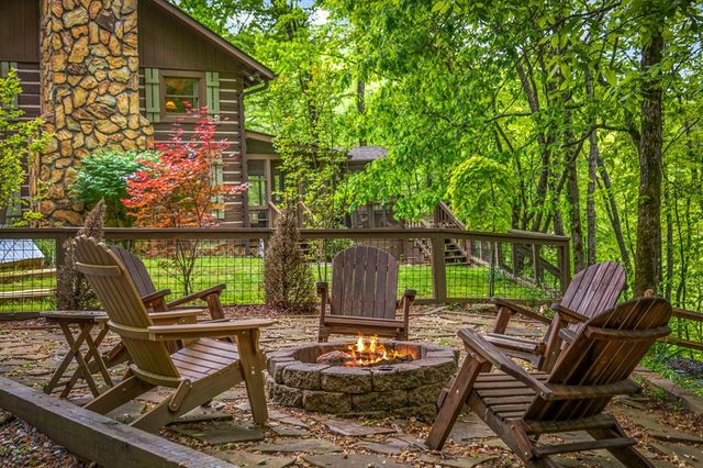 916 Old Cashes Valley Road, Blue Ridge, GA 30513