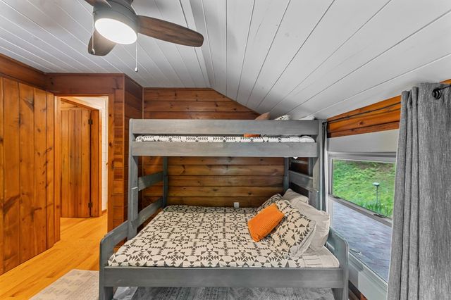 916 Old Cashes Valley Road, Blue Ridge, GA 30513