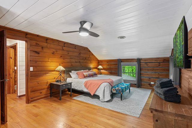 916 Old Cashes Valley Road, Blue Ridge, GA 30513