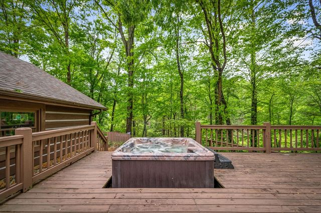 916 Old Cashes Valley Road, Blue Ridge, GA 30513