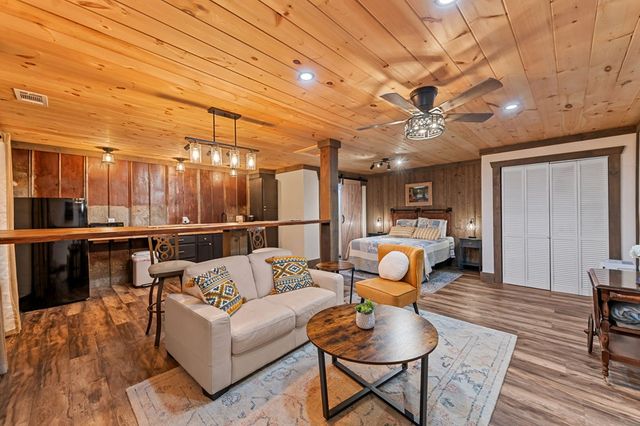916 Old Cashes Valley Road, Blue Ridge, GA 30513