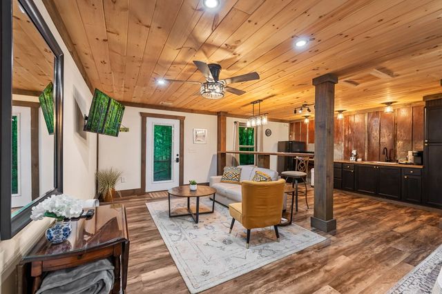 916 Old Cashes Valley Road, Blue Ridge, GA 30513