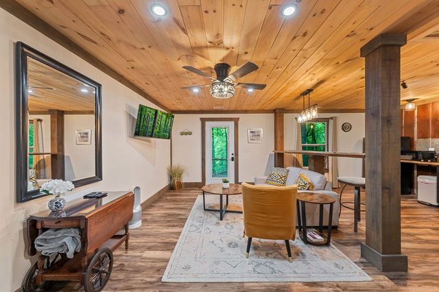 916 Old Cashes Valley Road, Blue Ridge, GA 30513