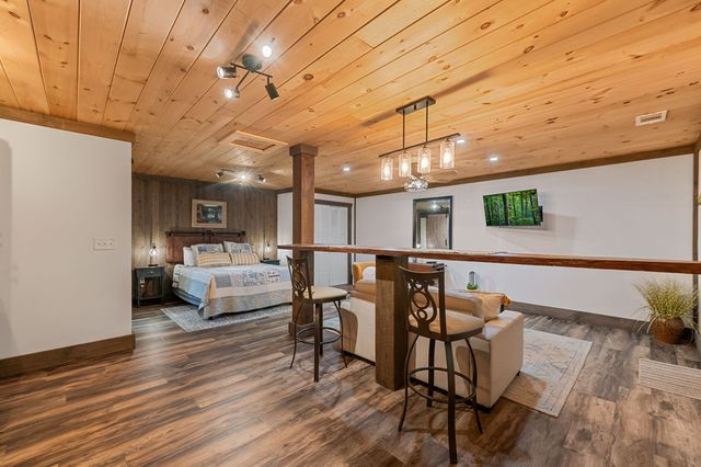 916 Old Cashes Valley Road, Blue Ridge, GA 30513