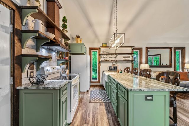 916 Old Cashes Valley Road, Blue Ridge, GA 30513