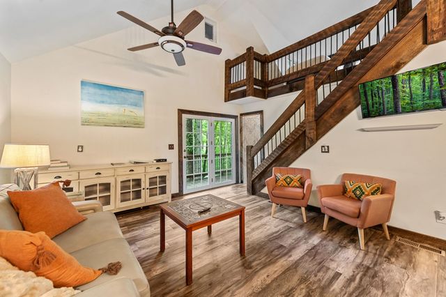 916 Old Cashes Valley Road, Blue Ridge, GA 30513