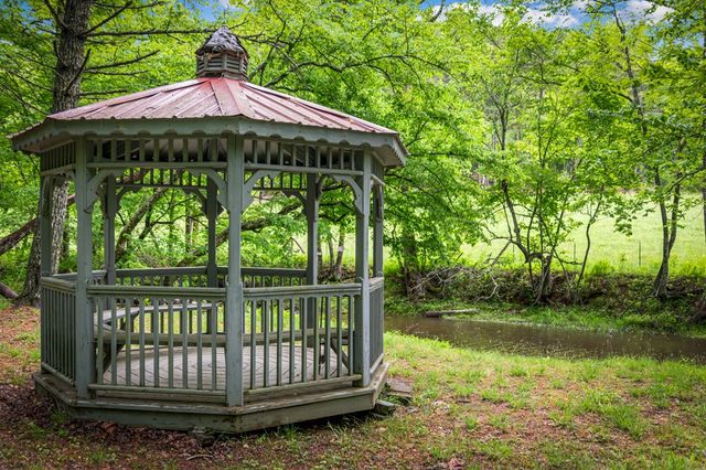 916 Old Cashes Valley Road, Blue Ridge, GA 30513