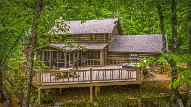 916 Old Cashes Valley Road, Blue Ridge, GA 30513