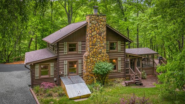 916 Old Cashes Valley Road, Blue Ridge, GA 30513
