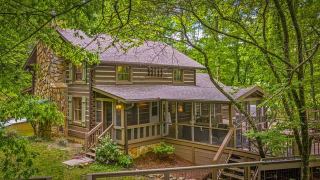 916 Old Cashes Valley Road, Blue Ridge, GA 30513