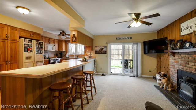 3992 Longmeadow Drive, Trenton, MI 48183
