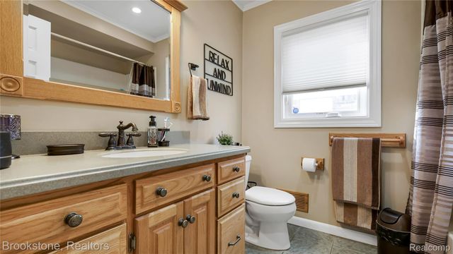 3992 Longmeadow Drive, Trenton, MI 48183