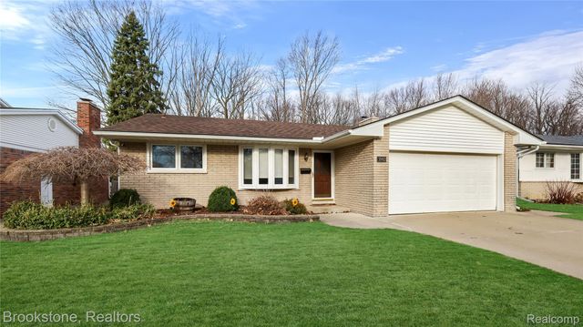 3992 Longmeadow Drive, Trenton, MI 48183