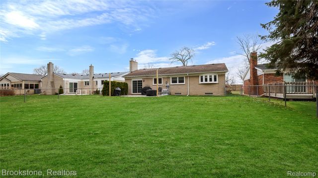 3992 Longmeadow Drive, Trenton, MI 48183