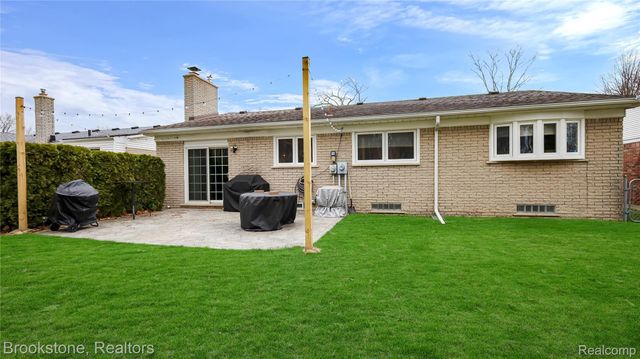 3992 Longmeadow Drive, Trenton, MI 48183