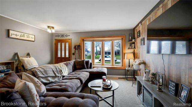 3992 Longmeadow Drive, Trenton, MI 48183