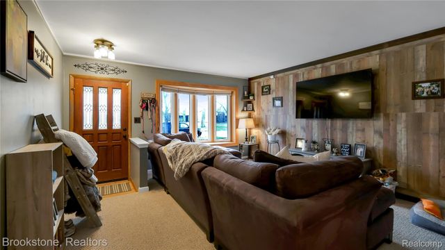 3992 Longmeadow Drive, Trenton, MI 48183