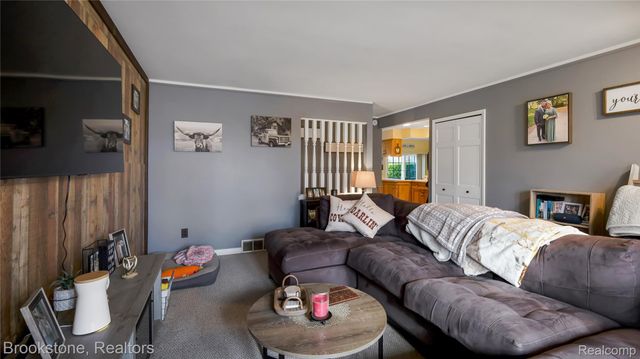 3992 Longmeadow Drive, Trenton, MI 48183