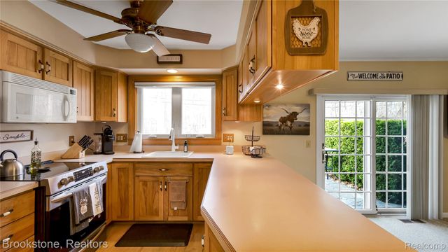 3992 Longmeadow Drive, Trenton, MI 48183