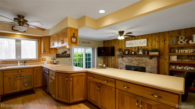 3992 Longmeadow Drive, Trenton, MI 48183