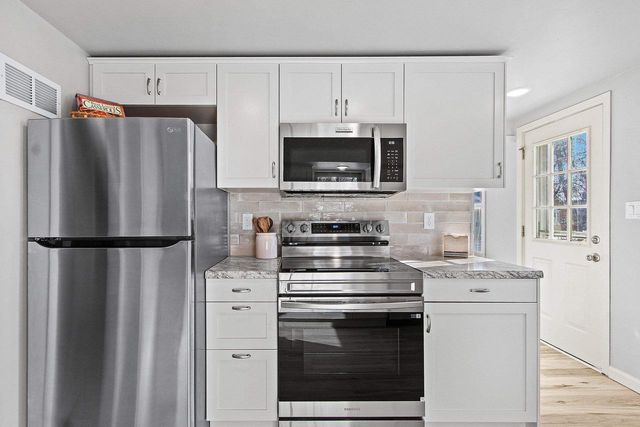 904 N GILLETT STREET, Appleton, WI 54914