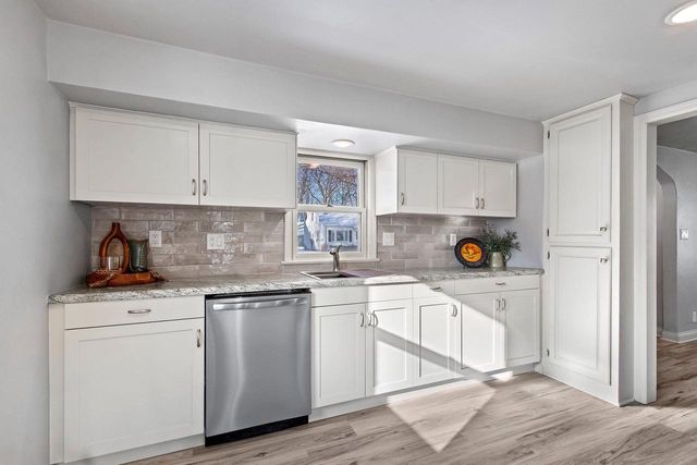 904 N GILLETT STREET, Appleton, WI 54914