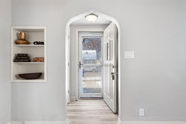 904 N GILLETT STREET, Appleton, WI 54914