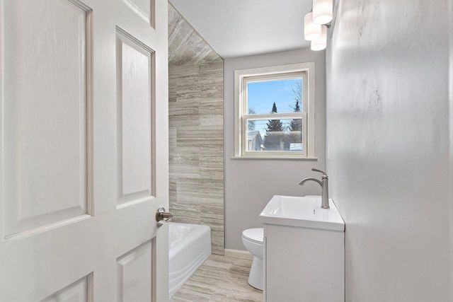 904 N GILLETT STREET, Appleton, WI 54914