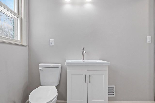 904 N GILLETT STREET, Appleton, WI 54914