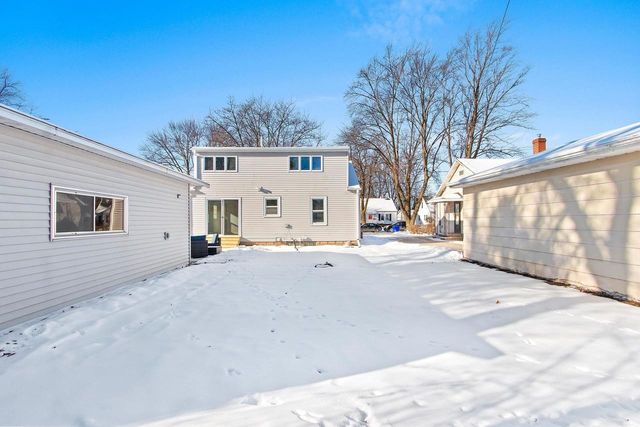 904 N GILLETT STREET, Appleton, WI 54914