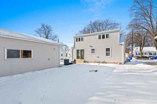 904 N GILLETT STREET, Appleton, WI 54914