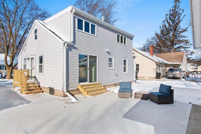 904 N GILLETT STREET, Appleton, WI 54914