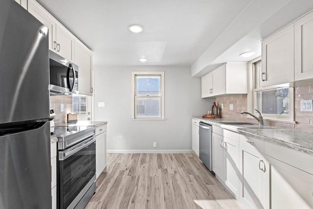 904 N GILLETT STREET, Appleton, WI 54914