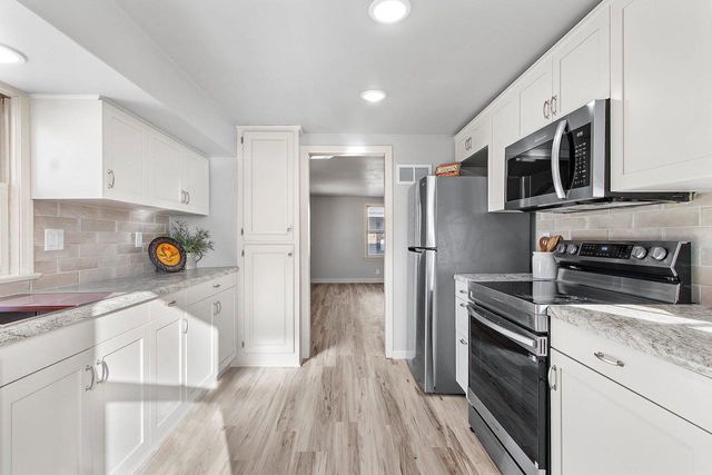 904 N GILLETT STREET, Appleton, WI 54914