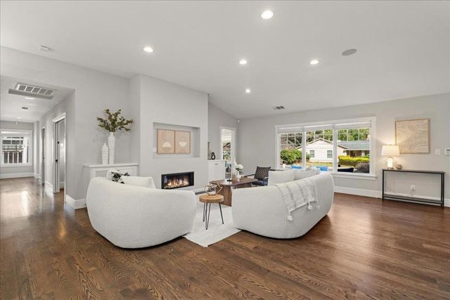 21 Euclid Avenue, Los Gatos, CA 95030