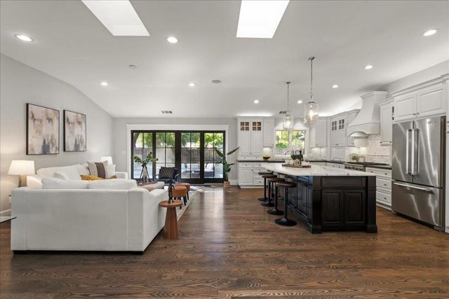 21 Euclid Avenue, Los Gatos, CA 95030