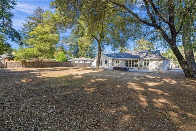 21 Euclid Avenue, Los Gatos, CA 95030