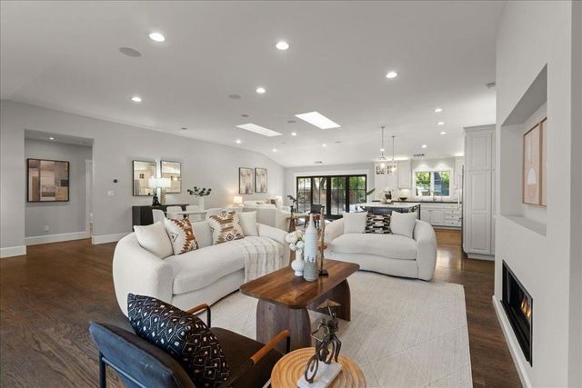 21 Euclid Avenue, Los Gatos, CA 95030