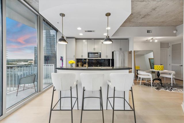 360 Nueces ST 1417, Austin, TX 78701