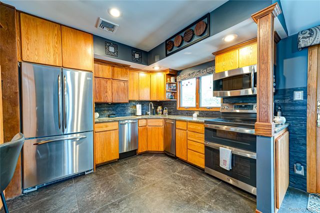 1603 Lad Avenue, Medford, NY 11763