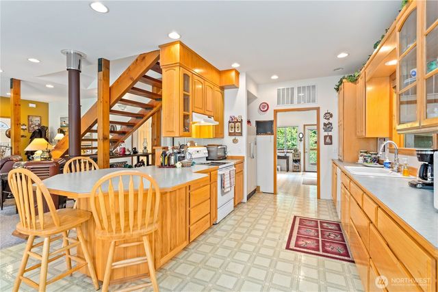 9204 Silver Lake Road, Maple Falls, WA 98266