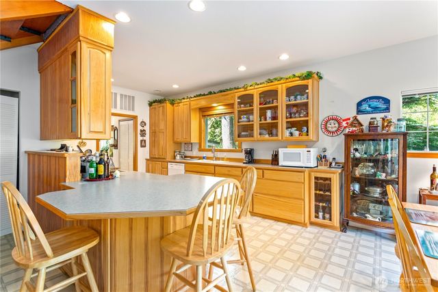 9204 Silver Lake Road, Maple Falls, WA 98266
