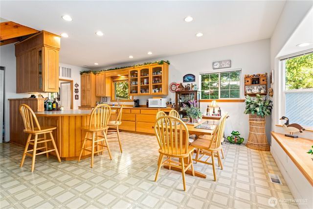 9204 Silver Lake Road, Maple Falls, WA 98266
