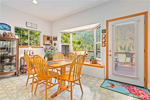 9204 Silver Lake Road, Maple Falls, WA 98266