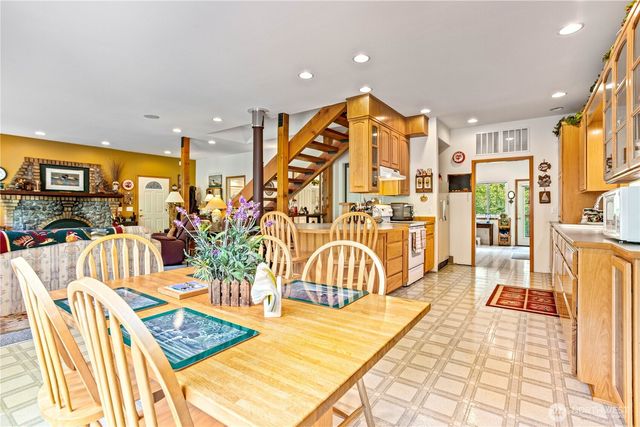 9204 Silver Lake Road, Maple Falls, WA 98266