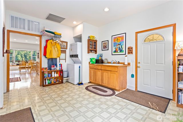 9204 Silver Lake Road, Maple Falls, WA 98266