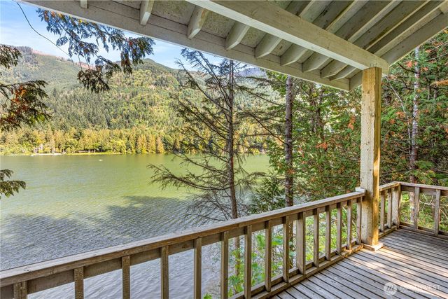 9204 Silver Lake Road, Maple Falls, WA 98266